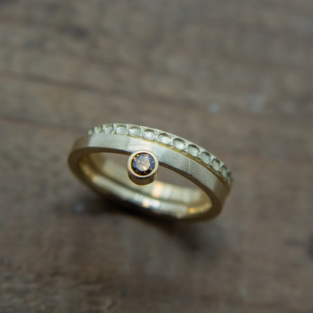 Gelbgoldring mit Brillant – Bild 2