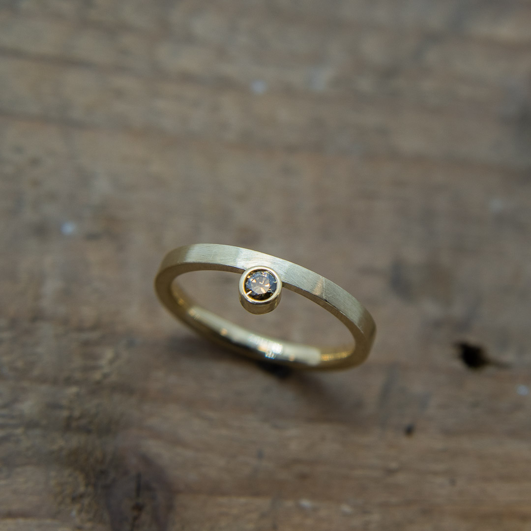 Gelbgoldring mit Brillant