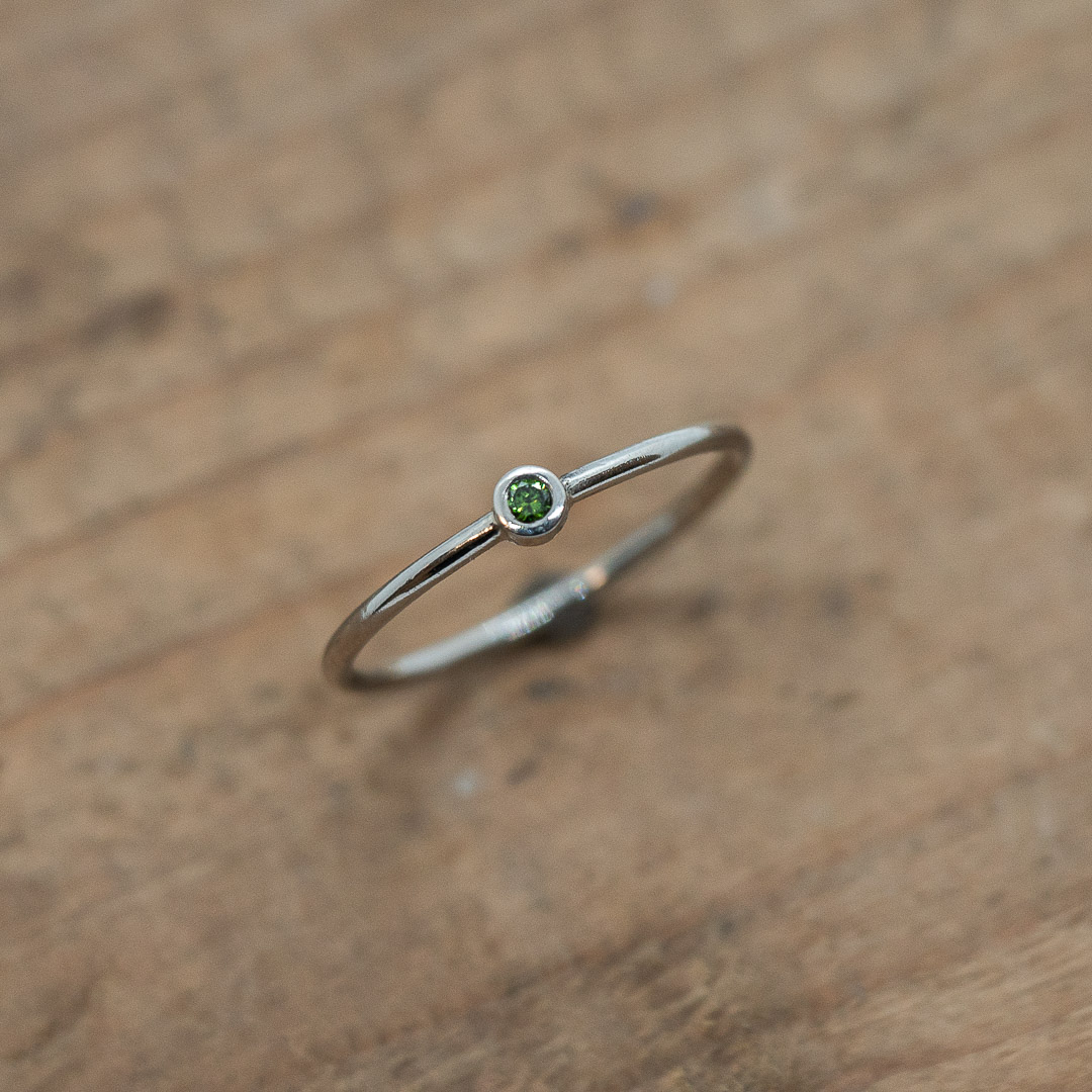 Platinring mit Brillant