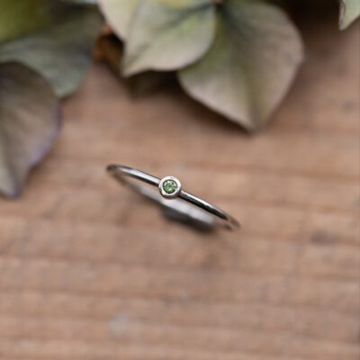 Platinring mit Brillant