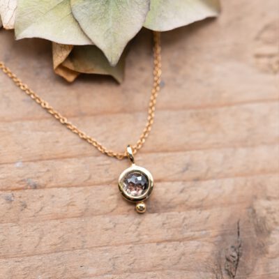 Roségoldanhänger mit Diamantrose