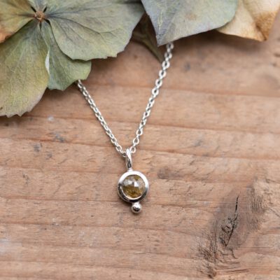 Weißgoldanhänger mit Diamantrose