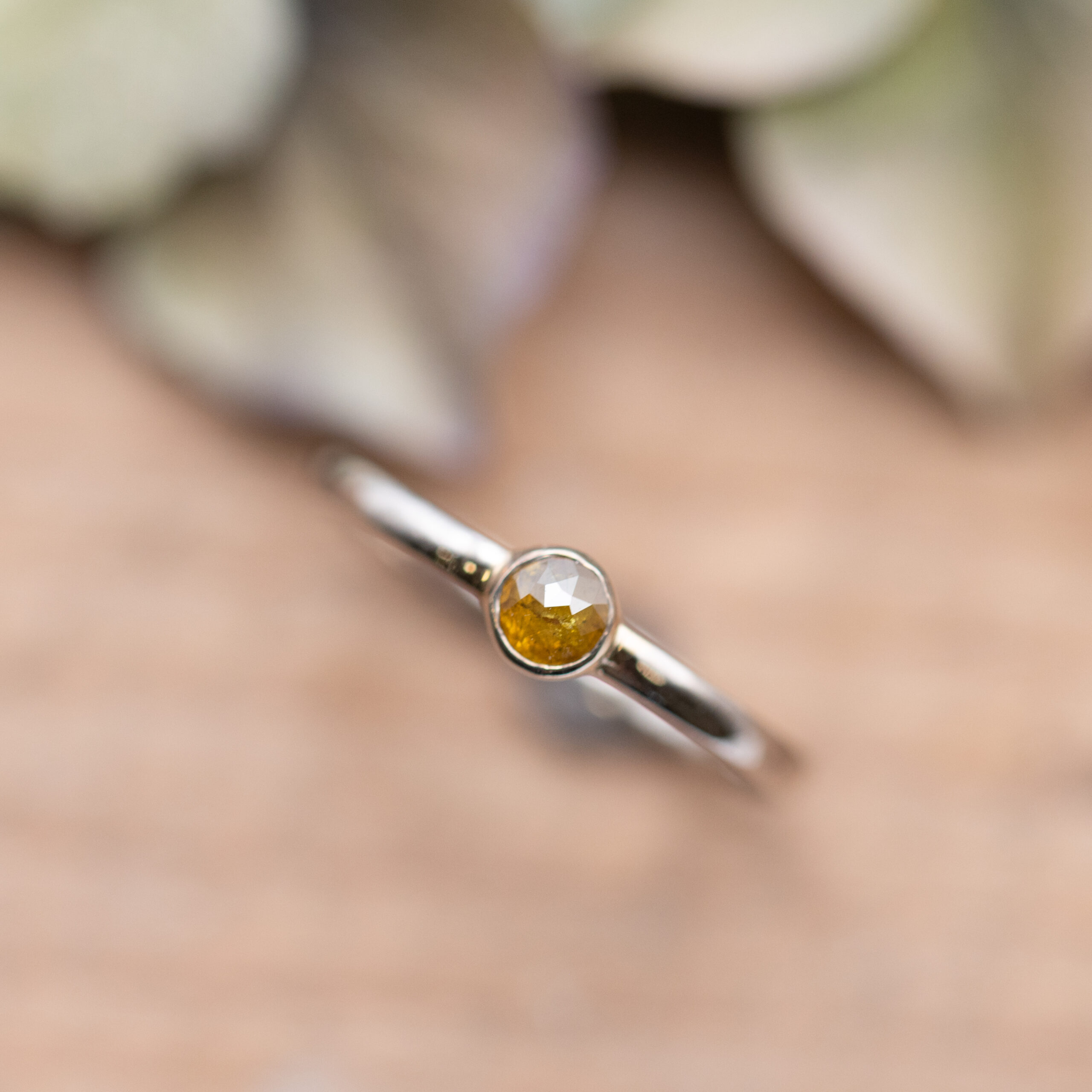 Weißgoldring mit Diamantrose